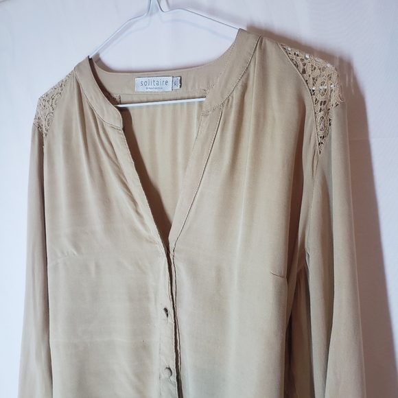 Solitaire button down lace accented tan XL blouse - Picture 2 of 7